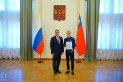 Илья Середюк наградил девятиклассника из Яшкинского округа за героизм