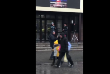 НАРОДНЫЕ НОВОСТИ: "Ярмарка сопровождается концертом. Несмотря на непогоду"(ВИДЕО)