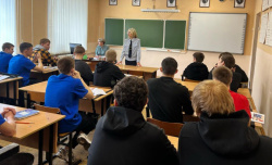 В Киселевске Кемеровской области полицейские провели встречу со студентами местного техникума и рассказали, как защититься от наркопреступлений