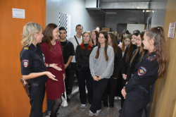 В Киселевске полицейские организовали для студентов техникума экскурсию в отдел полиции