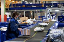 Письма «весом» со слона: Почта России представляет нестандартный взгляд на объём почтовых отправлений