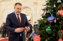 Илья Середюк исполнит новогодние пожелания ребят из Кузбасса и Горловки Илья Середюк исполнит новогодние пожелания ребят из Кузбасса и Горловки