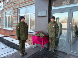 В День Героев Отечества состоялась торжественная церемония открытия еще одной мемориальной доски памяти участника специальной военной операции