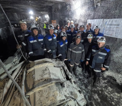 Правительственная делегация в Кузбассе спустилась в шахту и пообщалась с горняками