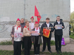 Специалисты-библиотеки-филиала № 4 организовали и провели  познавательно-краеведческую программу «Пионерский калейдоскоп»