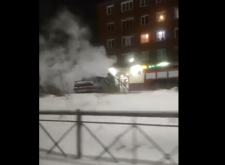 20.12.22 горит автомобиль Киселевск р-н шахты 12 Студенческая (ВИДЕО)
