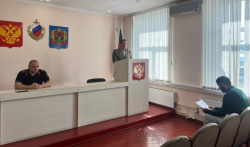В Киселевске Кемеровской области иностранцы в торжественной обстановке принесли Присягу гражданина Российской Федерации