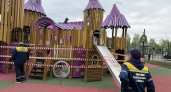 В Киселевске вандалы испортили детскую площадку в парке