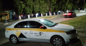 В Кемеровской области таксист нашел карту и устроил шоппинг за счет пассажирки