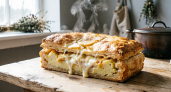 Слоеная выпечка с картофельной и сырной начинкой из простого дрожжевого теста: сытно и очень вкусно